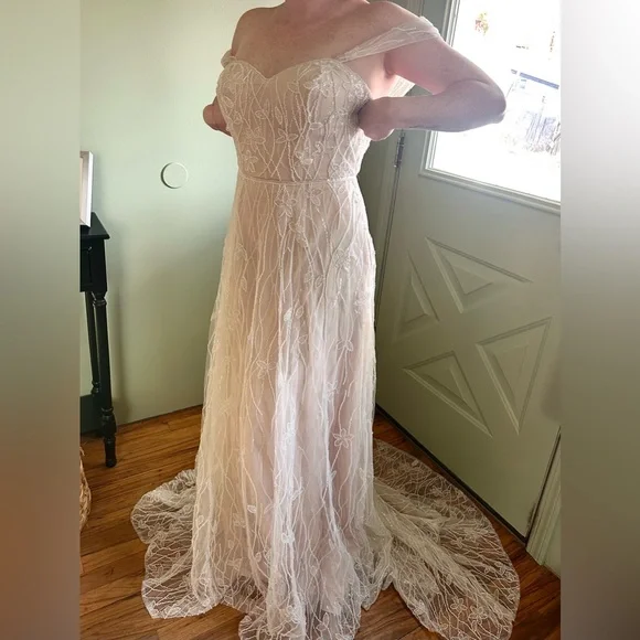 Romantic Melissa Sweet Floral Beaded Wedding Dress - Picture 2 of 8